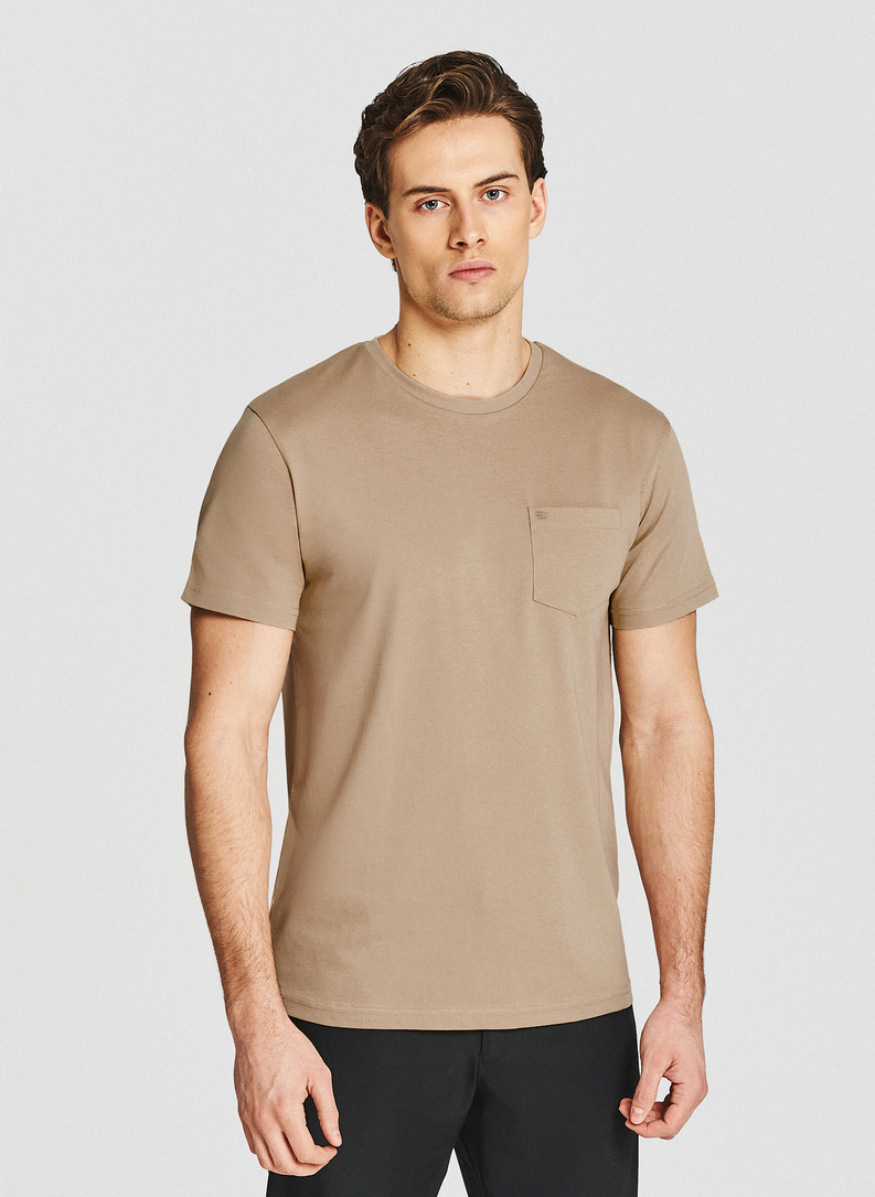 Beżowy bawełniany t-shirt z kieszonką