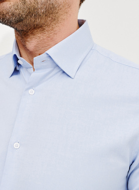 Gładka koszula męska w kolorze niebieskim