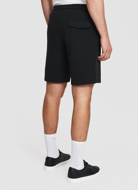 Czarne szorty dresowe