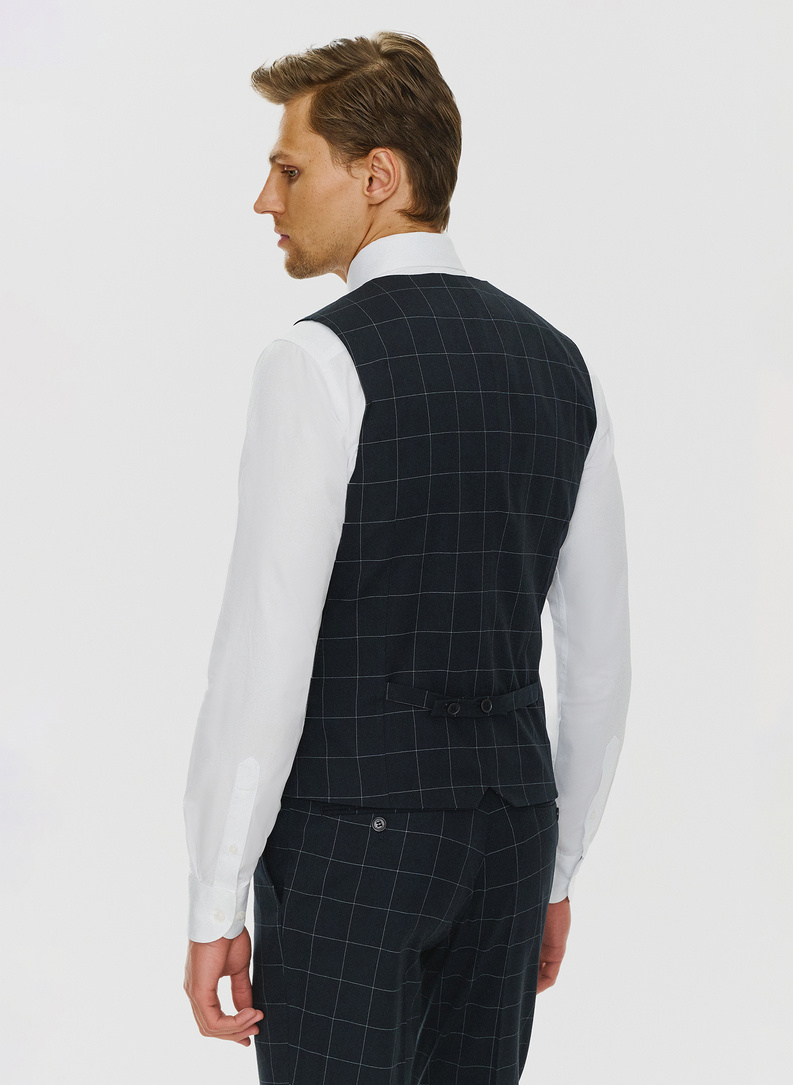 Trzyczęściowy granatowy garnitur męski w kratę