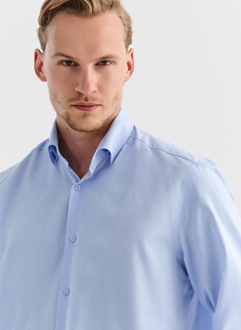 Gładka elegancka błękitna koszula męska