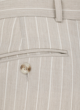 Beżowy garnitur męski w prążek