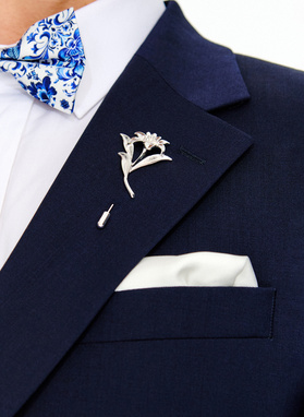 Srebrna szpilka do marynarki męskiej lilia