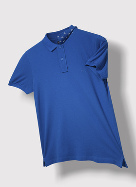 Gładki T-shirt polo w kolorze indygo