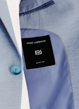 Niebieska marynarka garniturowa