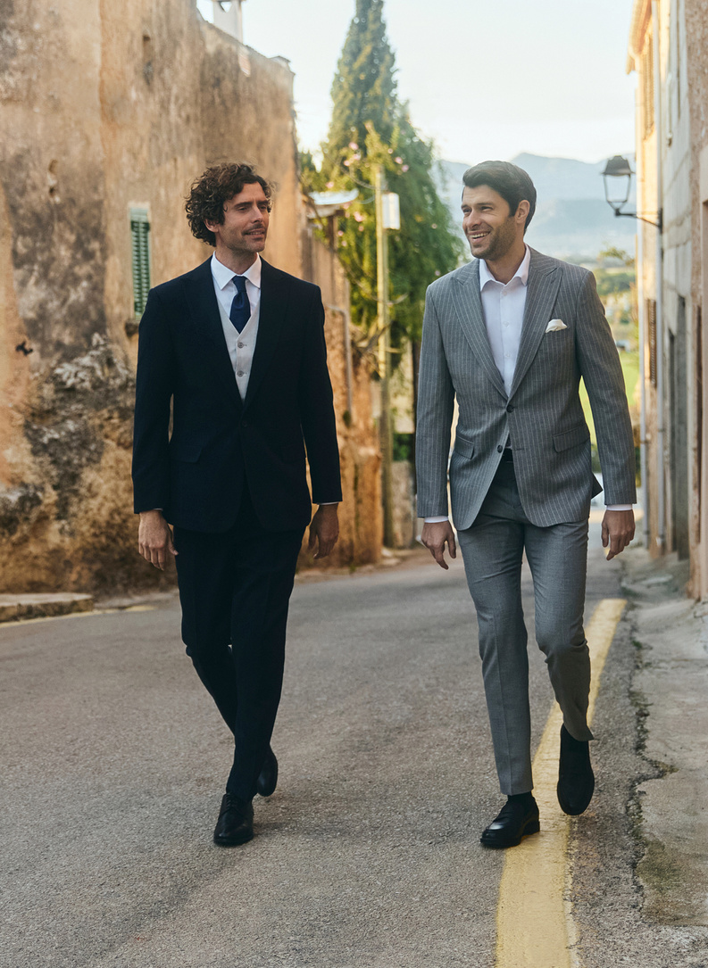 Granatowa marynarka garniturowa