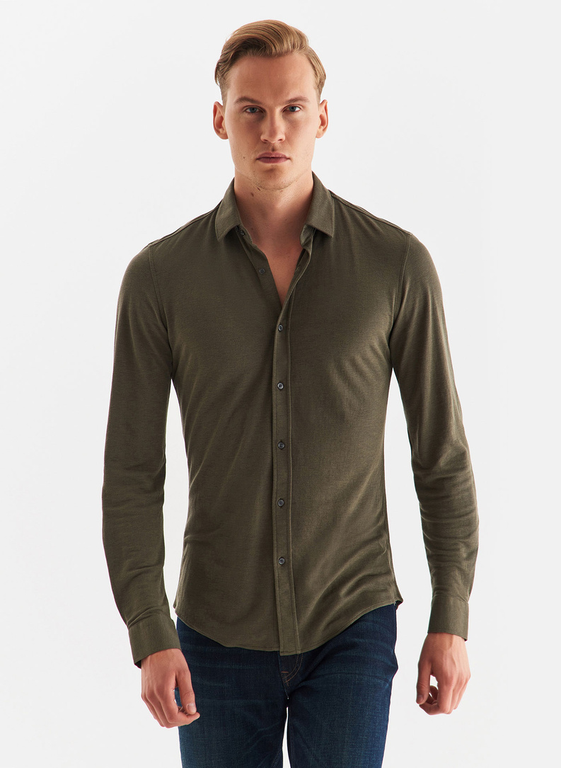 Gładka taliowania koszula w kolorze ciemnozielonym