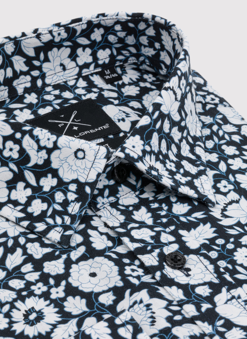 Czarna koszula w białe kwiaty