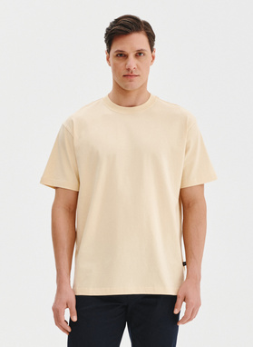 Beżowy t-shirt oversize