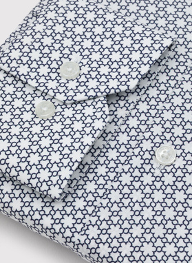 Biała koszula męska w granatowy wzór 