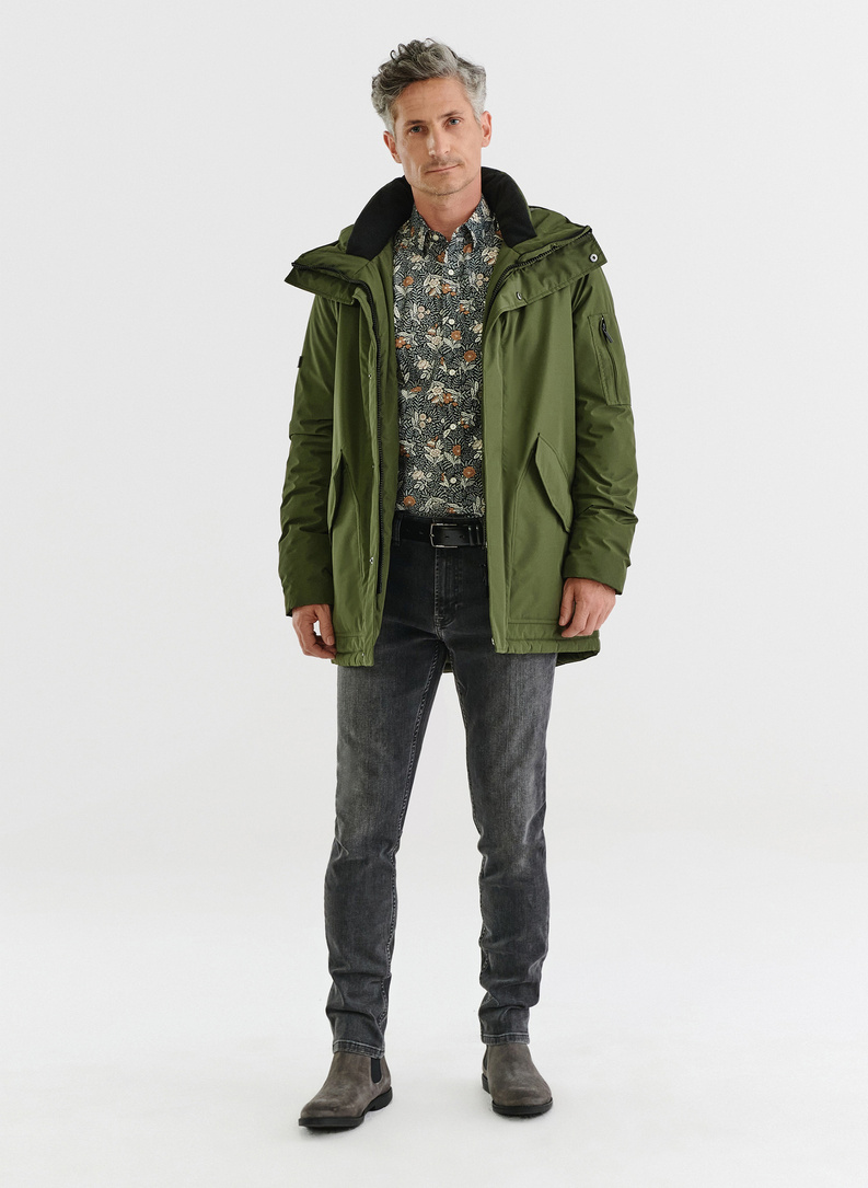 Zimowa kurtka z kapturem w kolorze zielonym