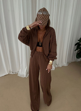 Brązowy komplet damski o splocie warkocza