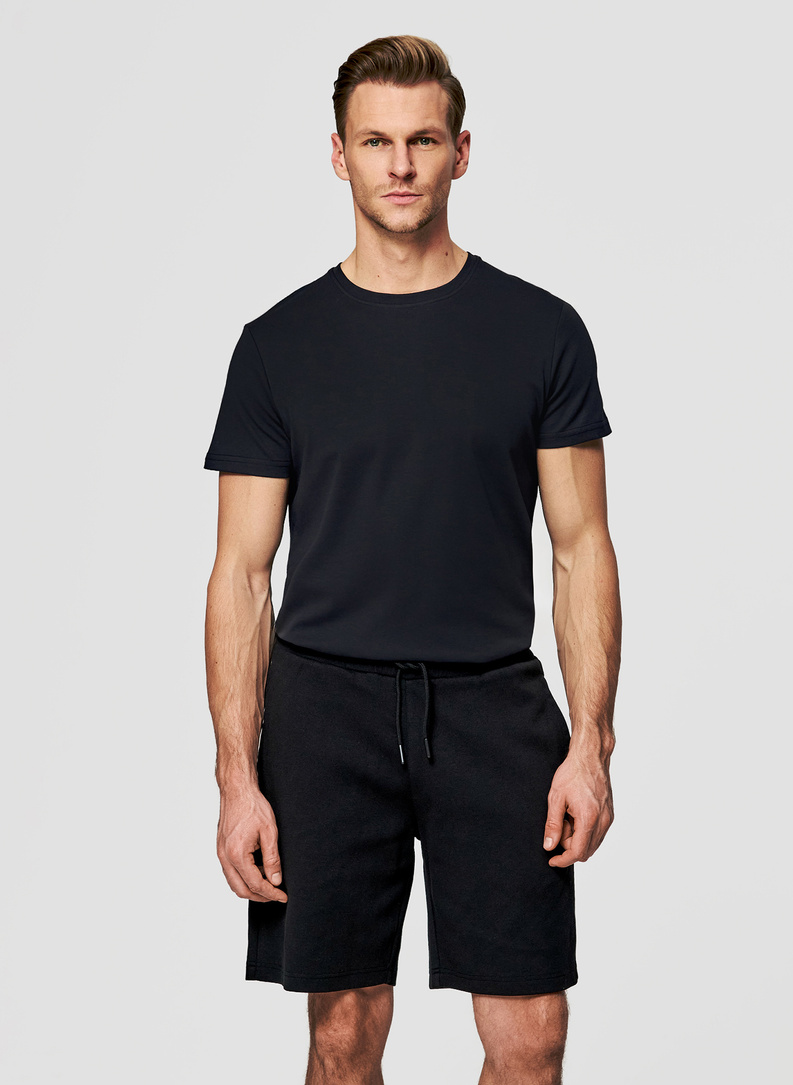 Czarne szorty dresowe