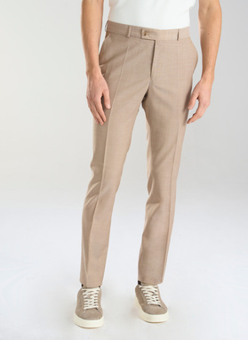 Beżowy wełniany garnitur męski