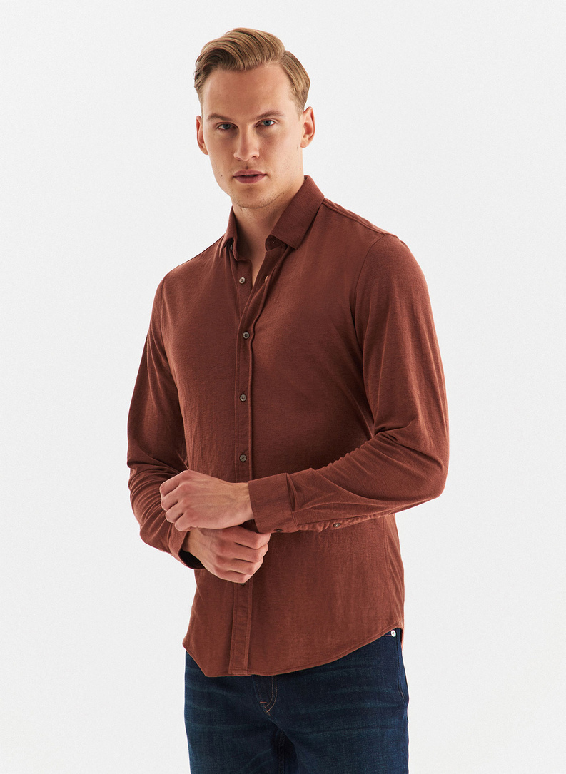 Gładka taliowania koszula w kolorze brązowym