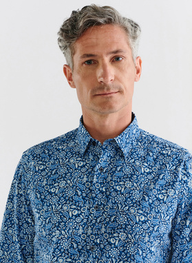 Casualowa niebieska koszula w paisley