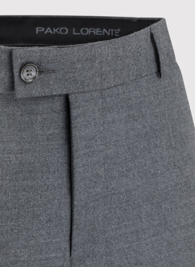 Gładki szary garnitur z wełny