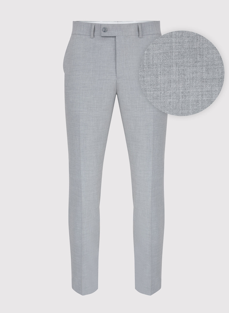 Gładki jasnoszary garnitur męski