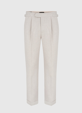 Męskie spodnie w kolorze beżowym w jodełkę