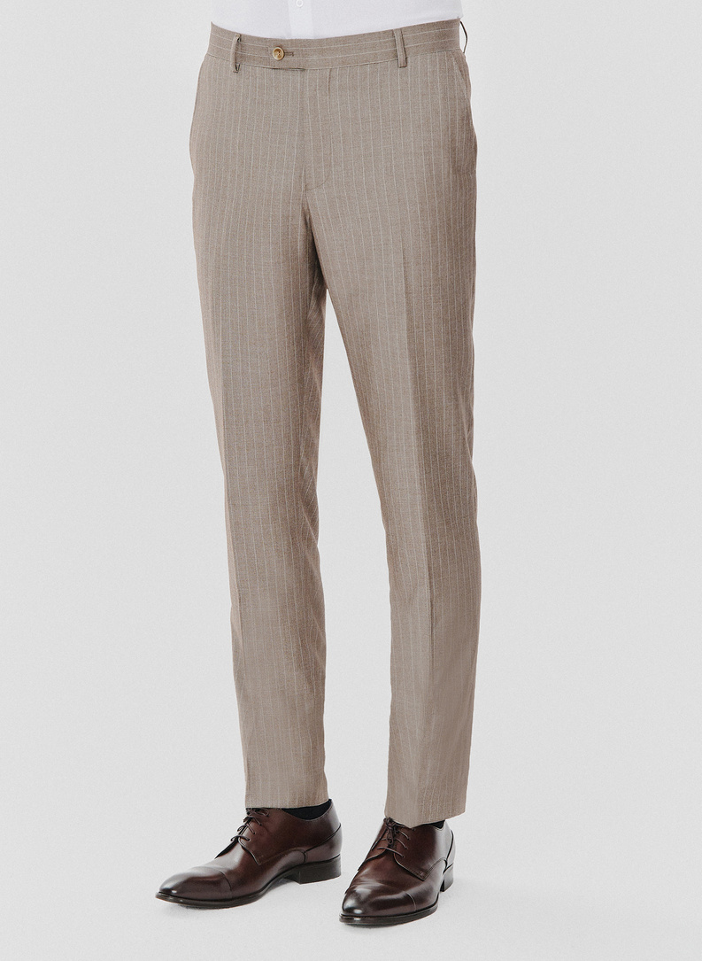 Dwuczęściowy garnitur męski w prążek