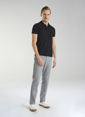 Gładki t-shirt polo w czarnym kolorze