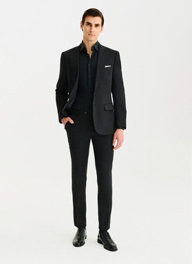 Czarna marynarka garniturowa