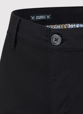 Czarne spodnie męskie o kroju Slim Fit