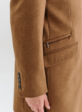 Męski kamelowy płaszcz z wełną