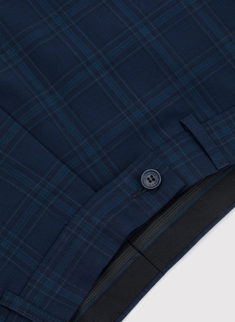 Granatowy garnitur z wełną