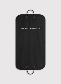 Czarny pokrowiec na garnitur P000B-UP-002-C-0