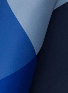 Poszetka w kwadraty w odcieniach niebieskiego