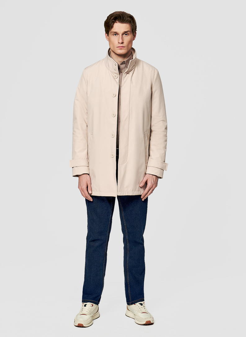 Wiosenny płaszcz męski w kolorze beżowym