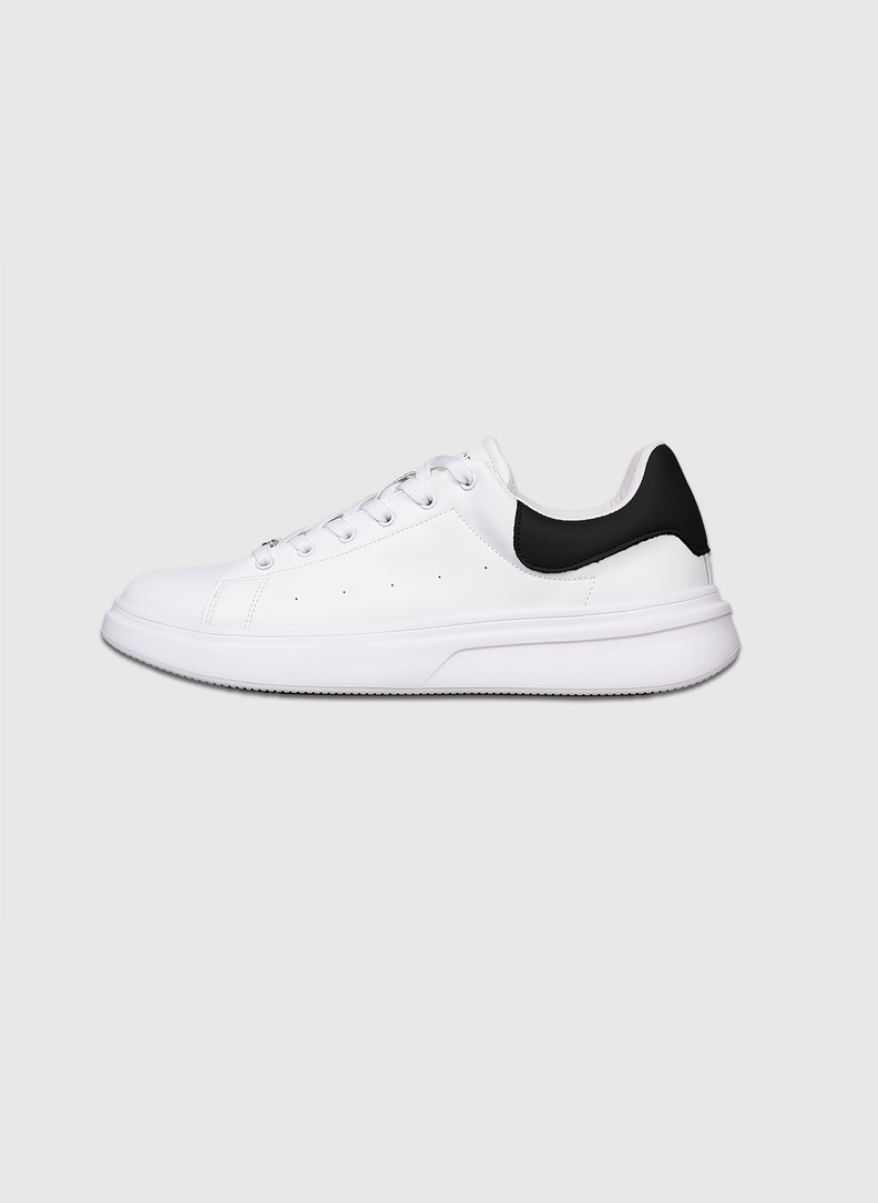 Białe sneakersy męskie