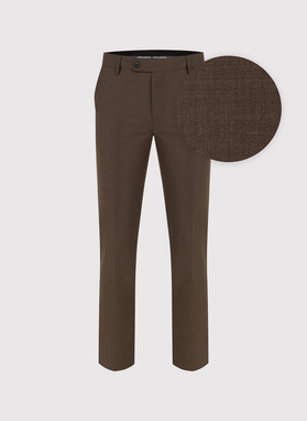 Brązowy garnitur męski