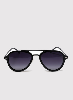 Czarne okulary przeciwsłoneczne pilotki