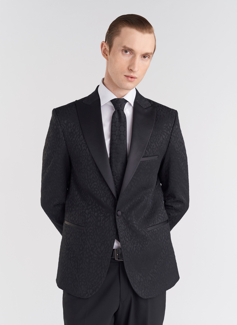 Czarna żakardowa marynarka smokingowa