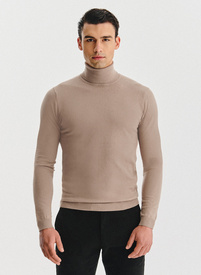 Beżowy gładki golf męski