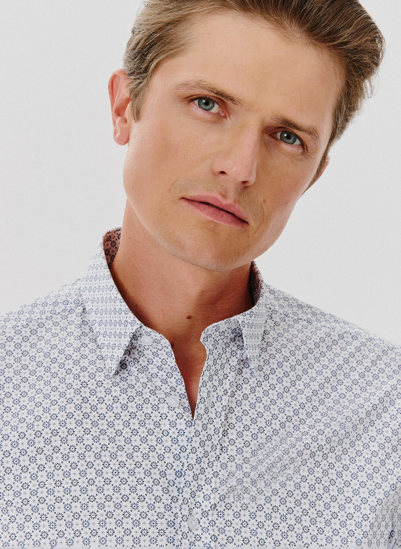 Biała koszula męska w mikrowzór