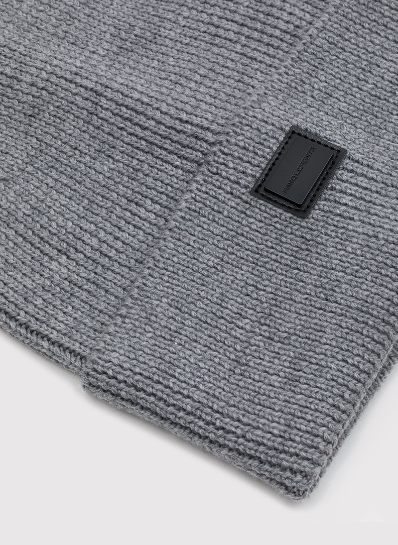 Wełniana czapka w kolorze szarym