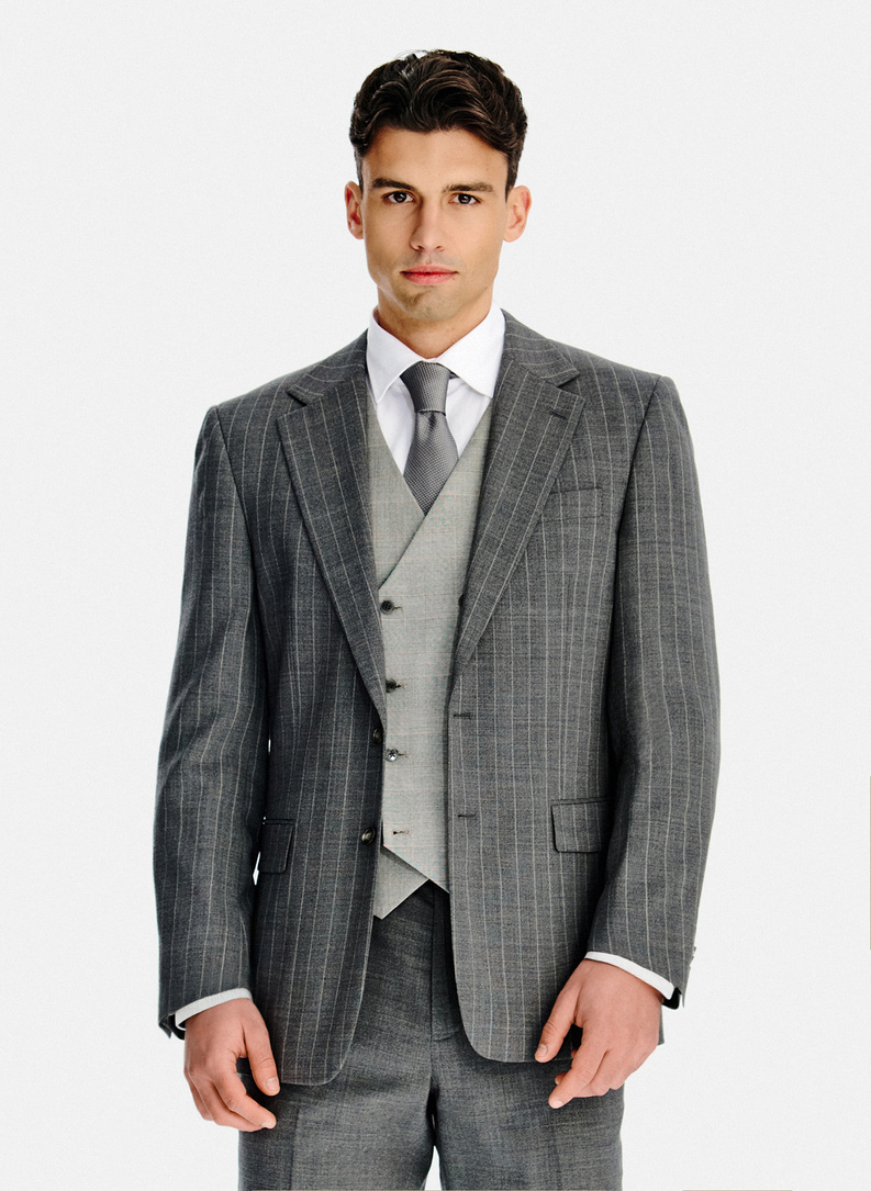Wełniany szary garnitur w prążek