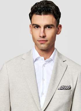 Dzianinowa marynarka w kolorze beżowym