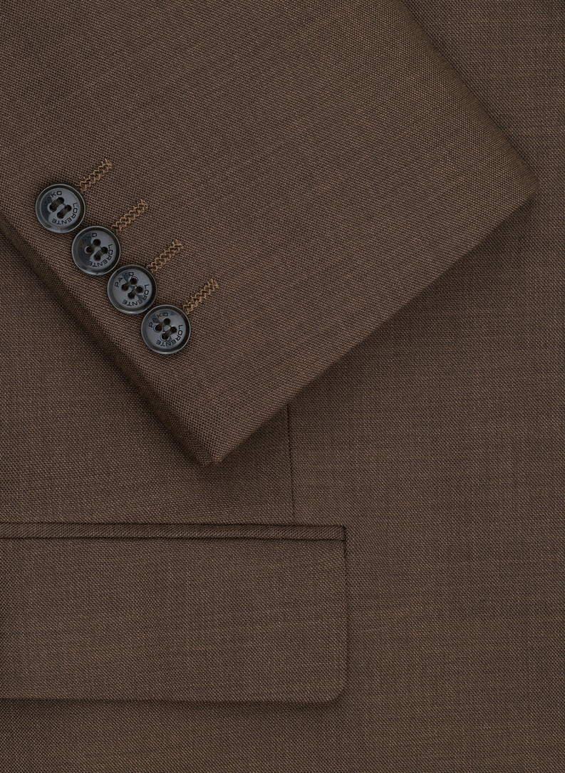 Brązowy garnitur męski