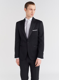 Czarny smoking z wzorzystą marynarką