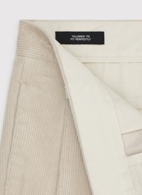 Beżowe spodnie z zakładkami