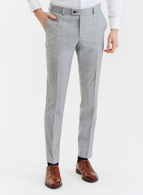 Szary wełniany garnitur męski w kratkę