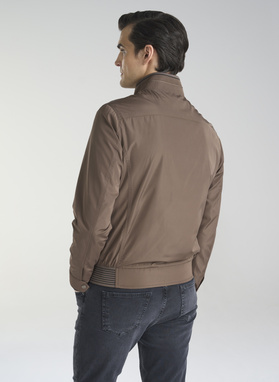 Brązowa krótka kurtka męska 