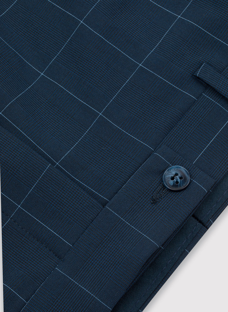 Męskie spodnie garniturowe w kolorze granatowym w niebieską kratkę