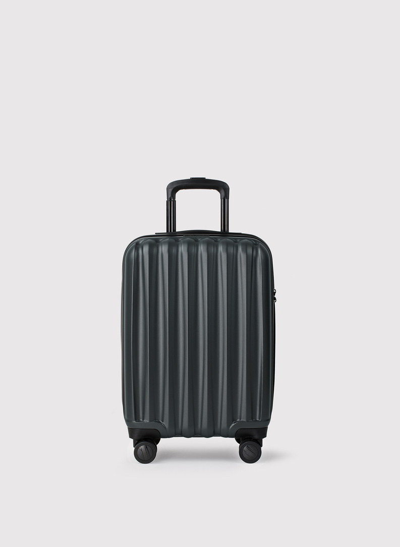 Komplet czarnych walizek