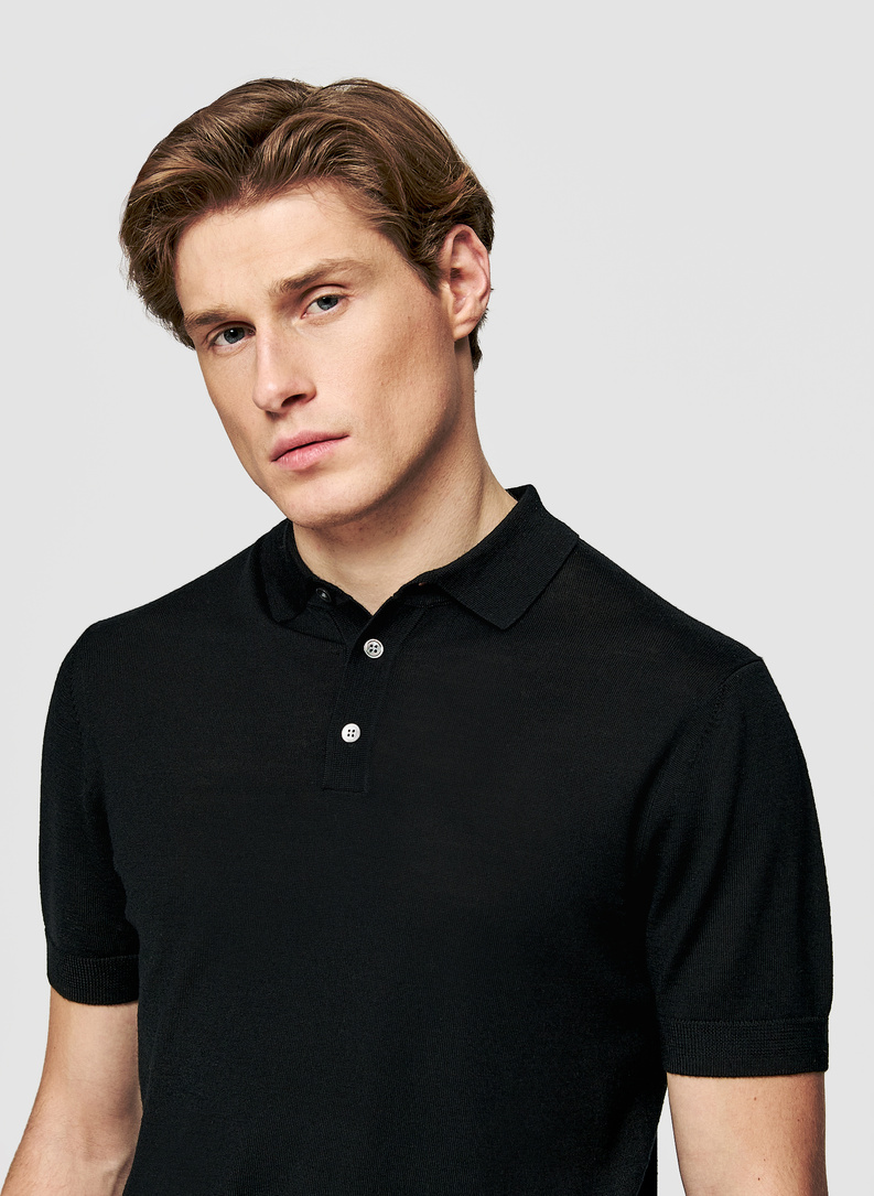 Czarne polo swetrowe z wełny merino