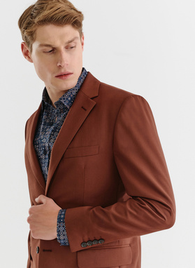Gładki brązowy garnitur męski